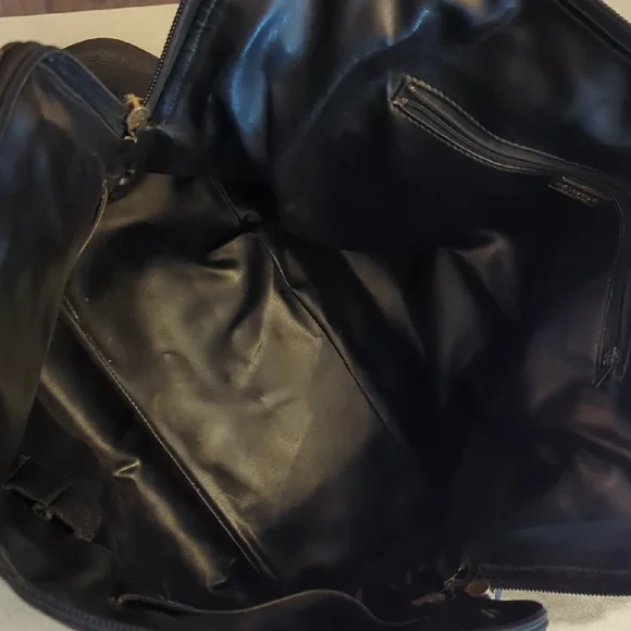 Henri Bendel VINTAGEClassic LG shoulder tote-Black Textured Leather Zip Closure